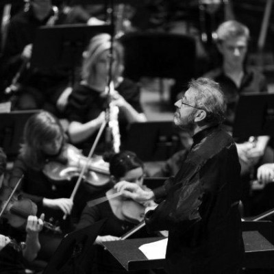 keith-conducting-the-adelaide-youth-orchestra