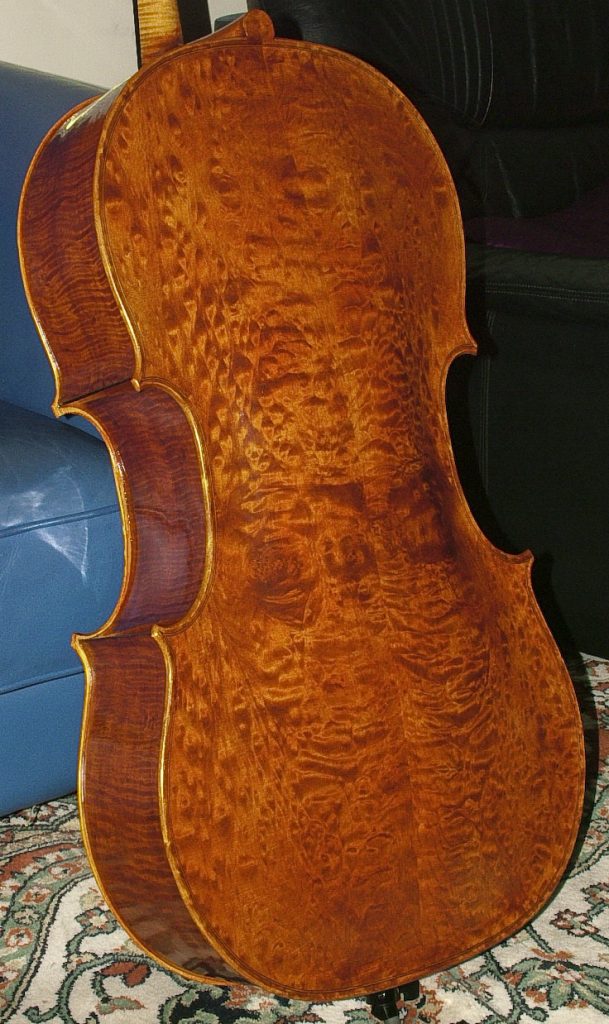 cello-made-by-jw-robinson-2010-quilted-maple-back-view