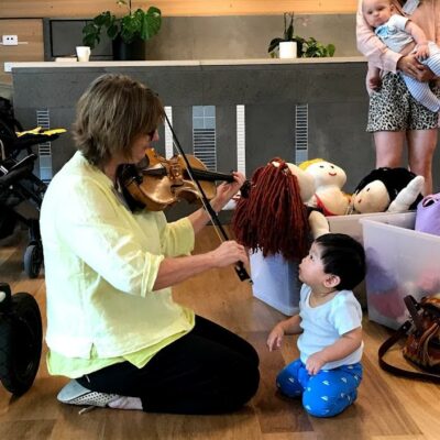 violin-at-playgroup